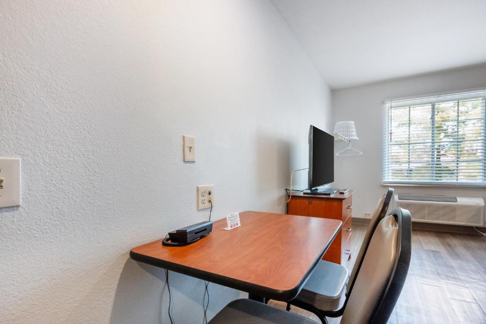 Efficiency Double Room with Two Double Beds - Accessible/Non-Smoking interior